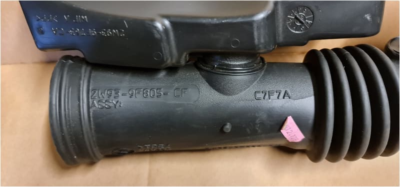 Genuine Jaguar XJ Air intake Tube 3.0 V6 5.0 C2S2670 XR849998 Norfolk Prestige Car Parts UK Ltd