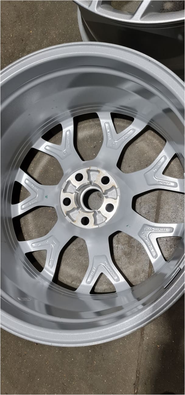 Jaguar F Type 19" Centrifuge alloys Silver Finish T2R4749 T2R4751 Range Rover