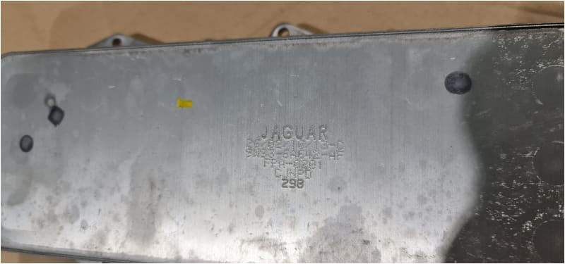 Genuine Jaguar Land Rover Oil Cooler 5.0 V8 C2Z25033 LR039821 9W836A642AF Jaguar