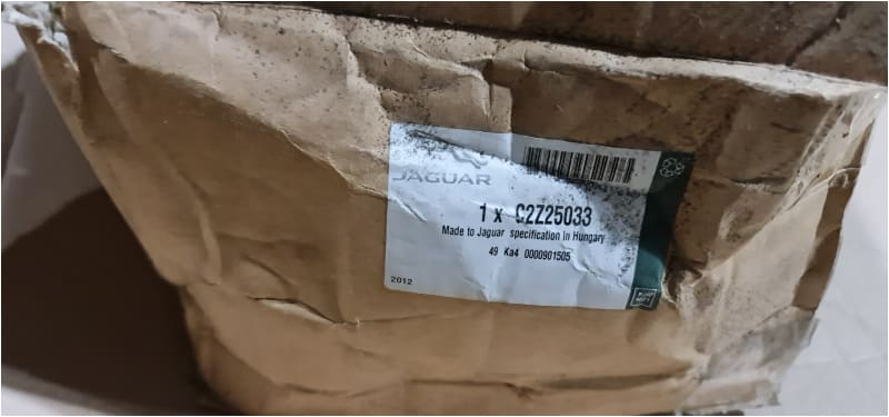 Genuine Jaguar Land Rover Oil Cooler 5.0 V8 C2Z25033 LR039821 9W836A642AF Jaguar