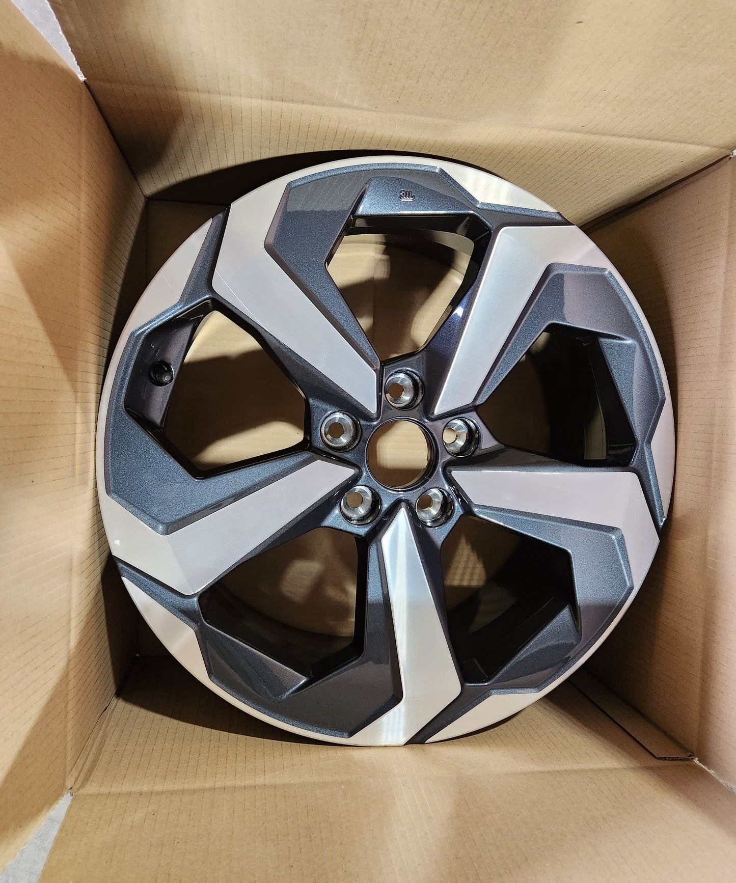 Nissan Qashqai 18’’ Alloy Wheel Oem Diamond Cut And Grey D03006Ua3A Wheels