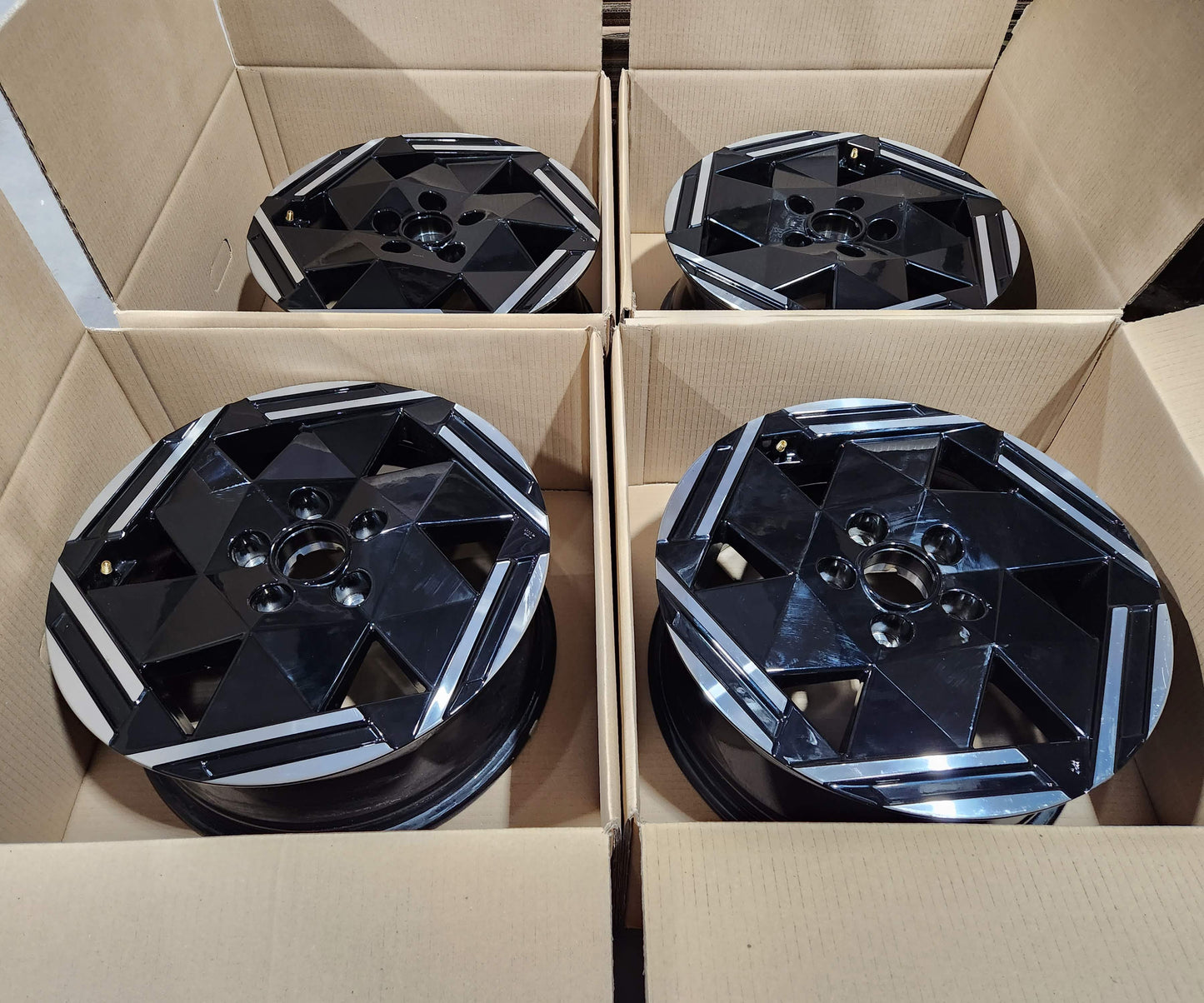 Nissan Leaf 16’’ Alloy Wheel Diamond Cut Gloss Black 6.5J 40 403005Sj3E Wheels