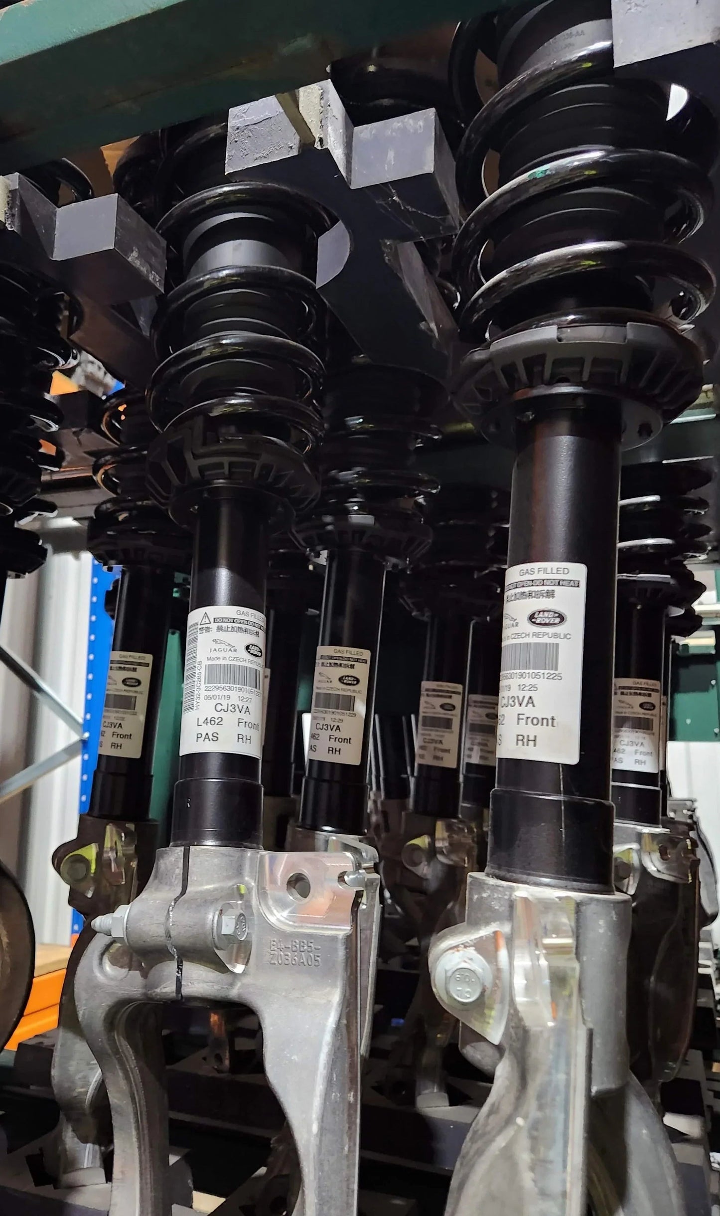 Discovery 5 Shock Absorber Lr095862 Front Left Or Right Side 2017> Hy3218B038Ab Shock-Absorber