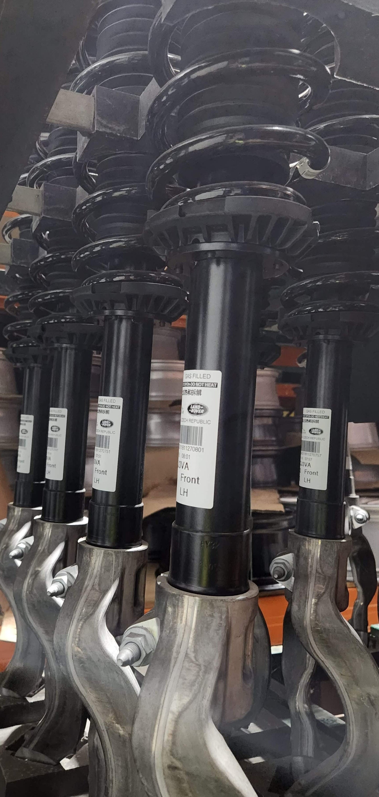 Discovery 5 Shock Absorber Unit Lr095862 Front Left Side 2017> Hy3218045Ab Shock-Absorber