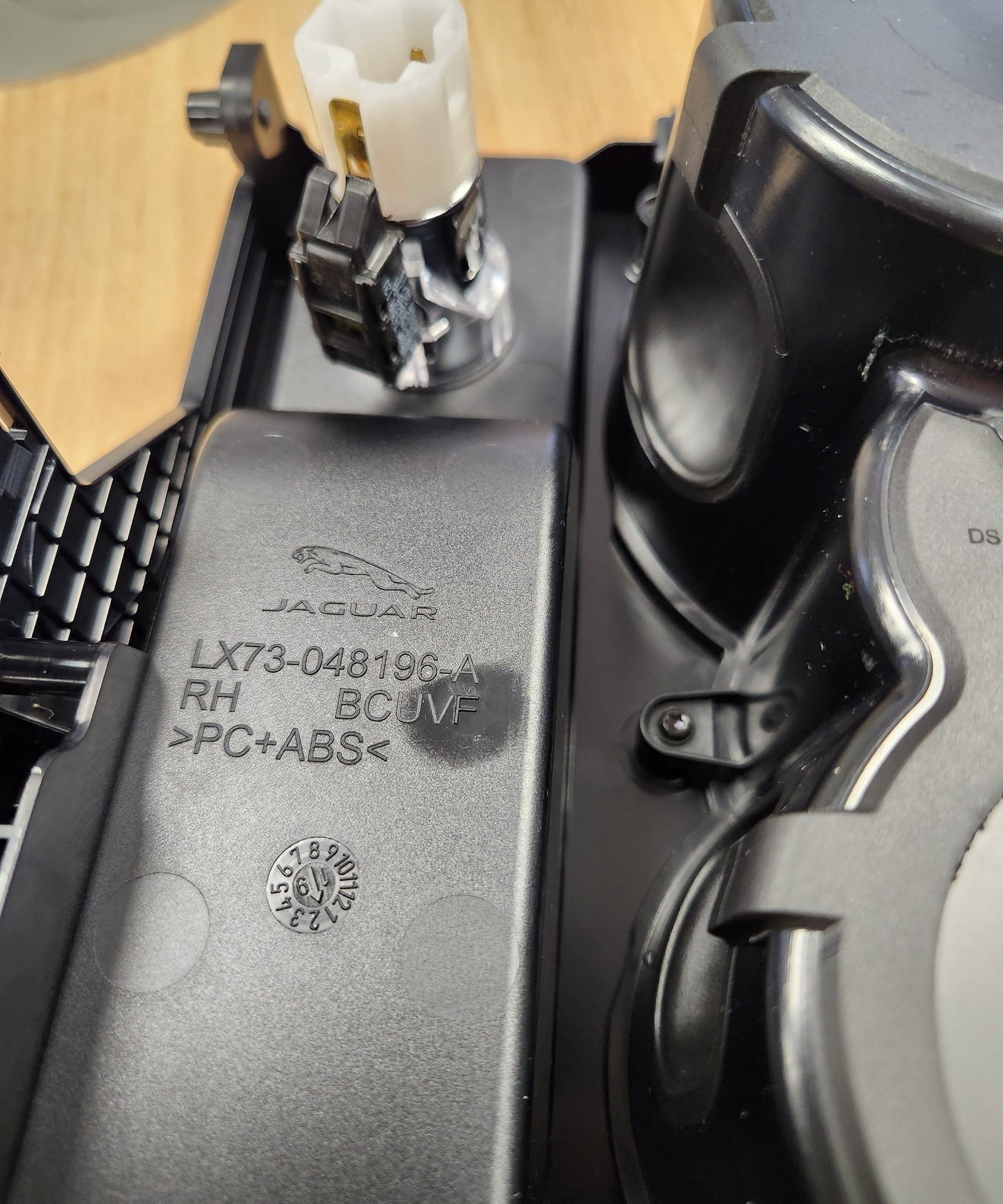 Jaguar Xe Cup Holder Centre Console 2015> T4N35139 Lx73048196Ac Cup-Holder