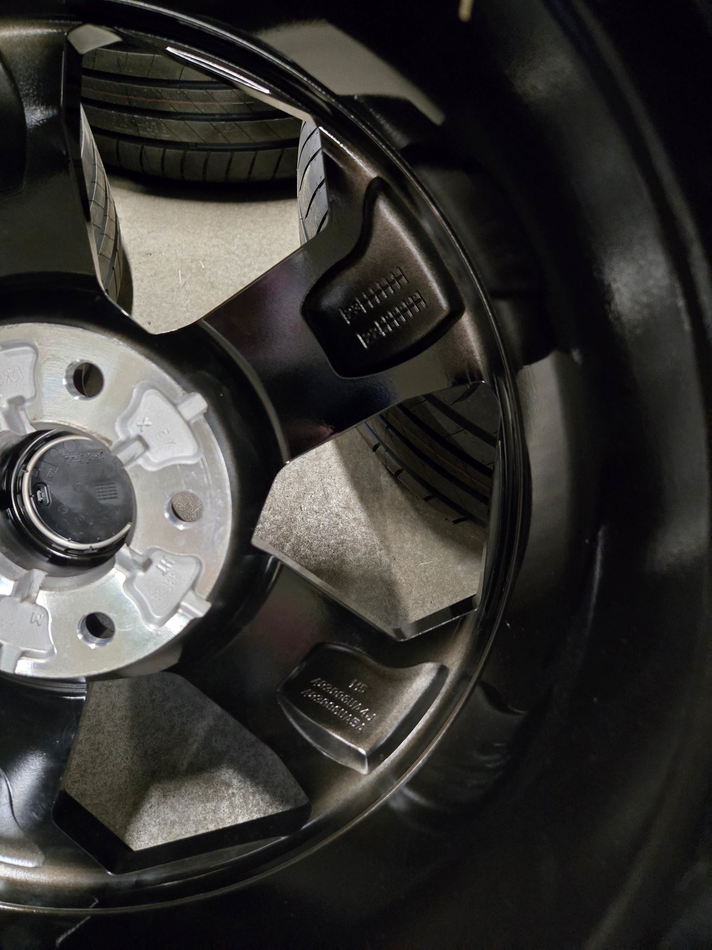 Genuine Nissan Qashqai 18’’ Alloy Wheel And Tyre Gloss Black Set 2021-24(#02092024)