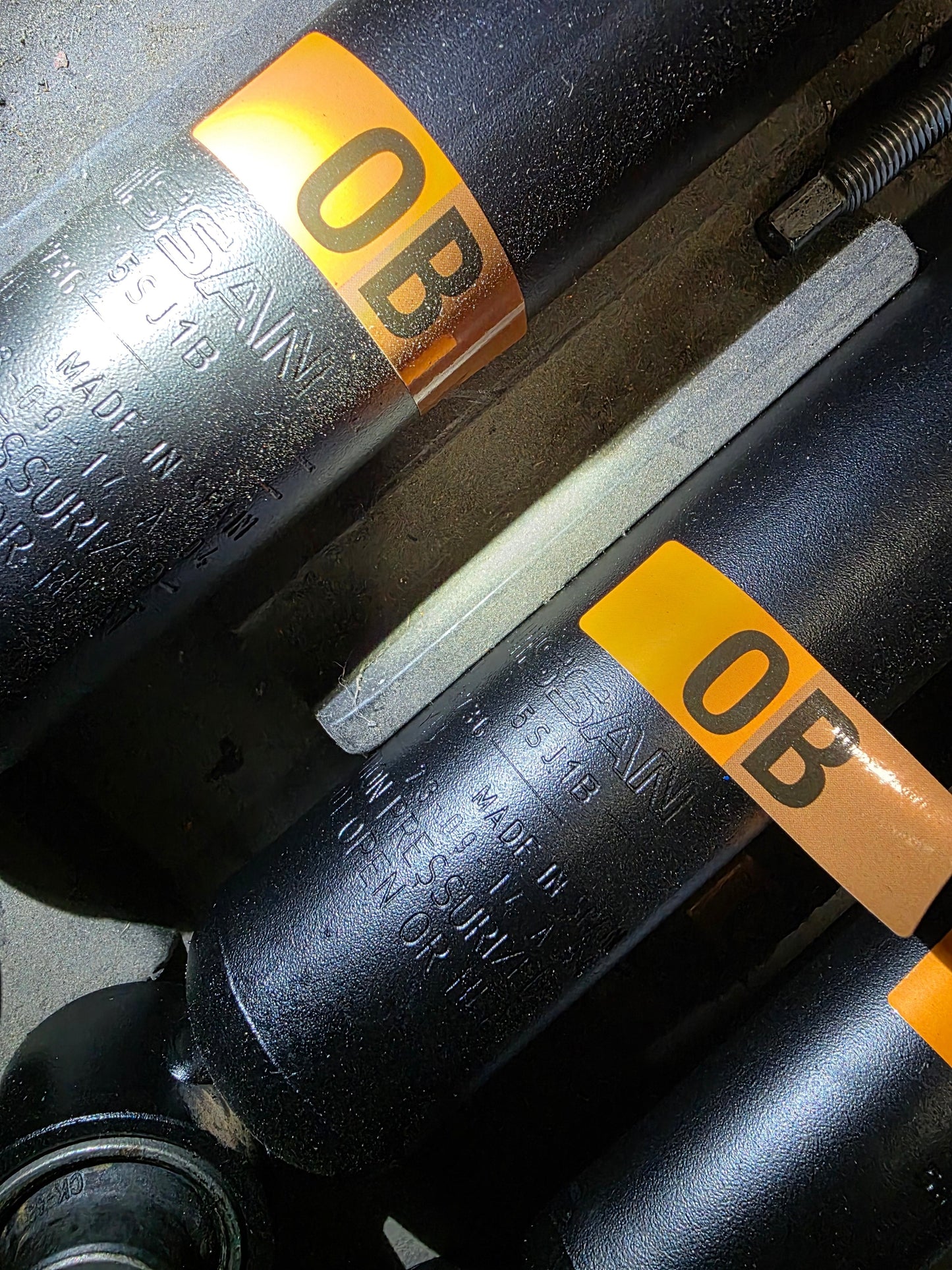 Nissan Leaf Shock Absorber Rear Pair 62KWH E62105SJ1B 56210K5SJ1B 2019> Vehicle Parts & Accessories Car Parts