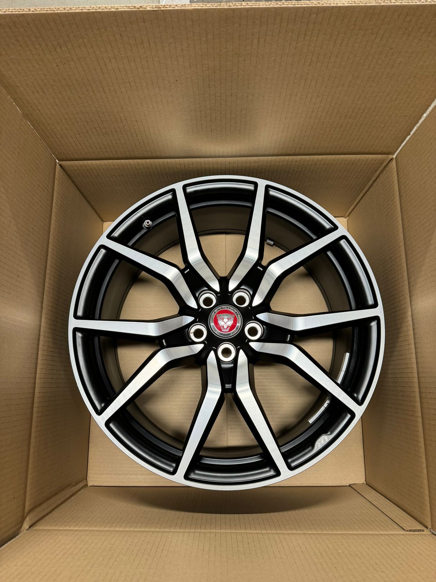Jaguar F Type 20’’ Maelstrom Black Polished Alloy Wheel Front 9J T2R50384