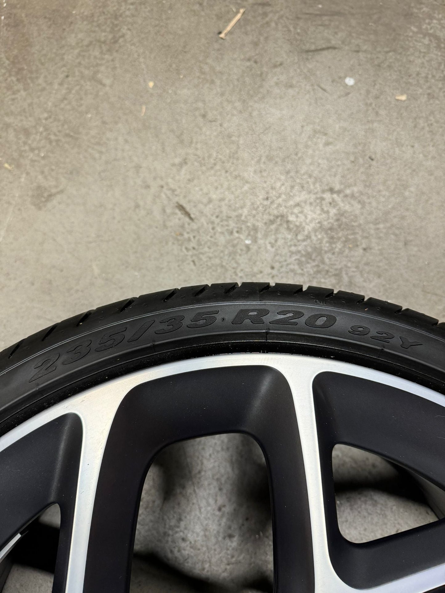 Jaguar Xe 20’’ Propeller Alloy Wheel And Tyre Front 9J T4N5393