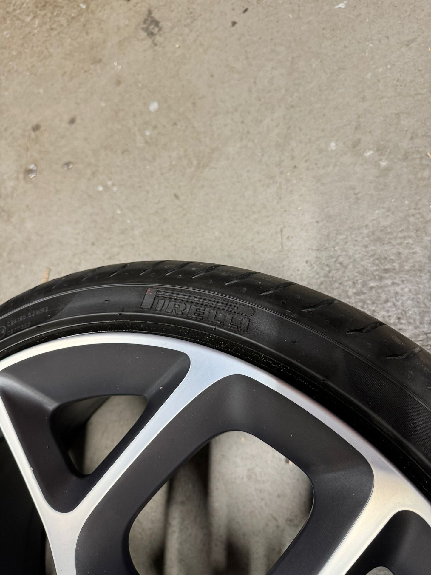 Jaguar Xe 20’’ Propeller Alloy Wheel And Tyre Front 9J T4N5393
