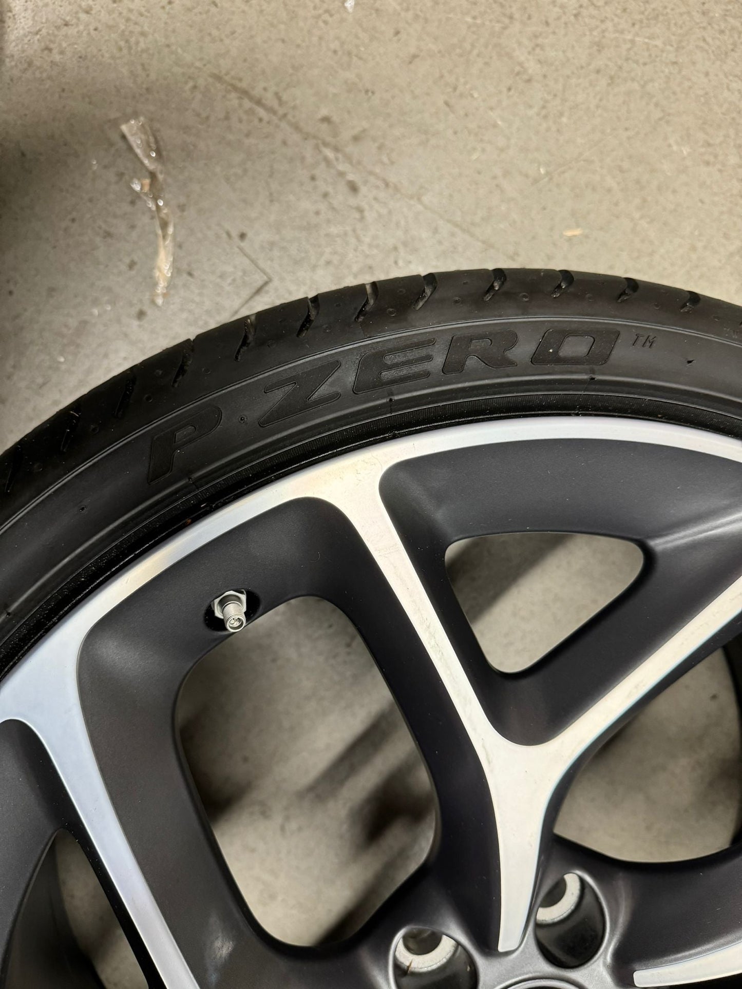 Jaguar Xe 20’’ Propeller Alloy Wheel And Tyre Front 9J T4N5393
