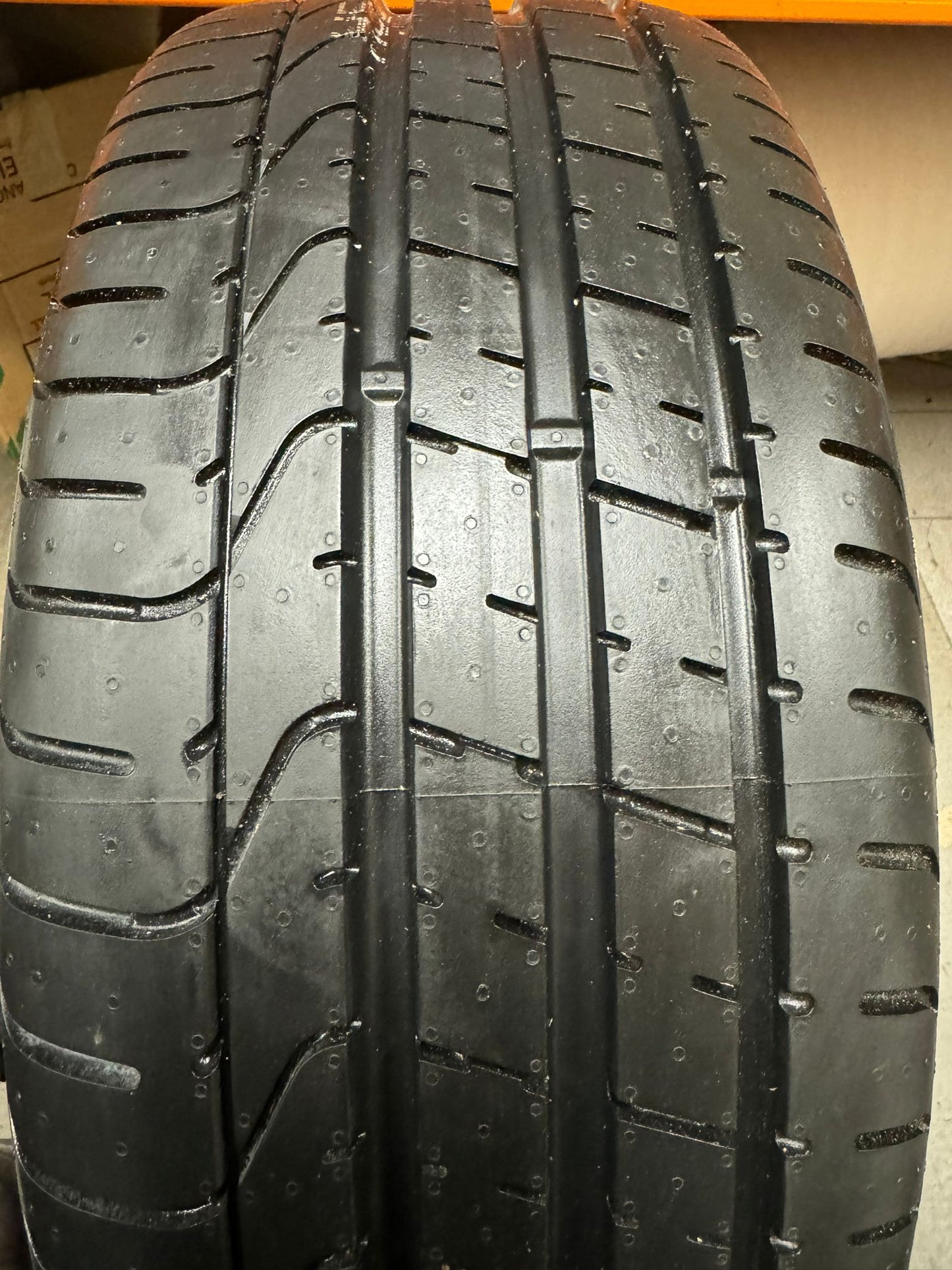 Jaguar Xe 20’’ Propeller Alloy Wheel And Tyre Front 9J T4N5393