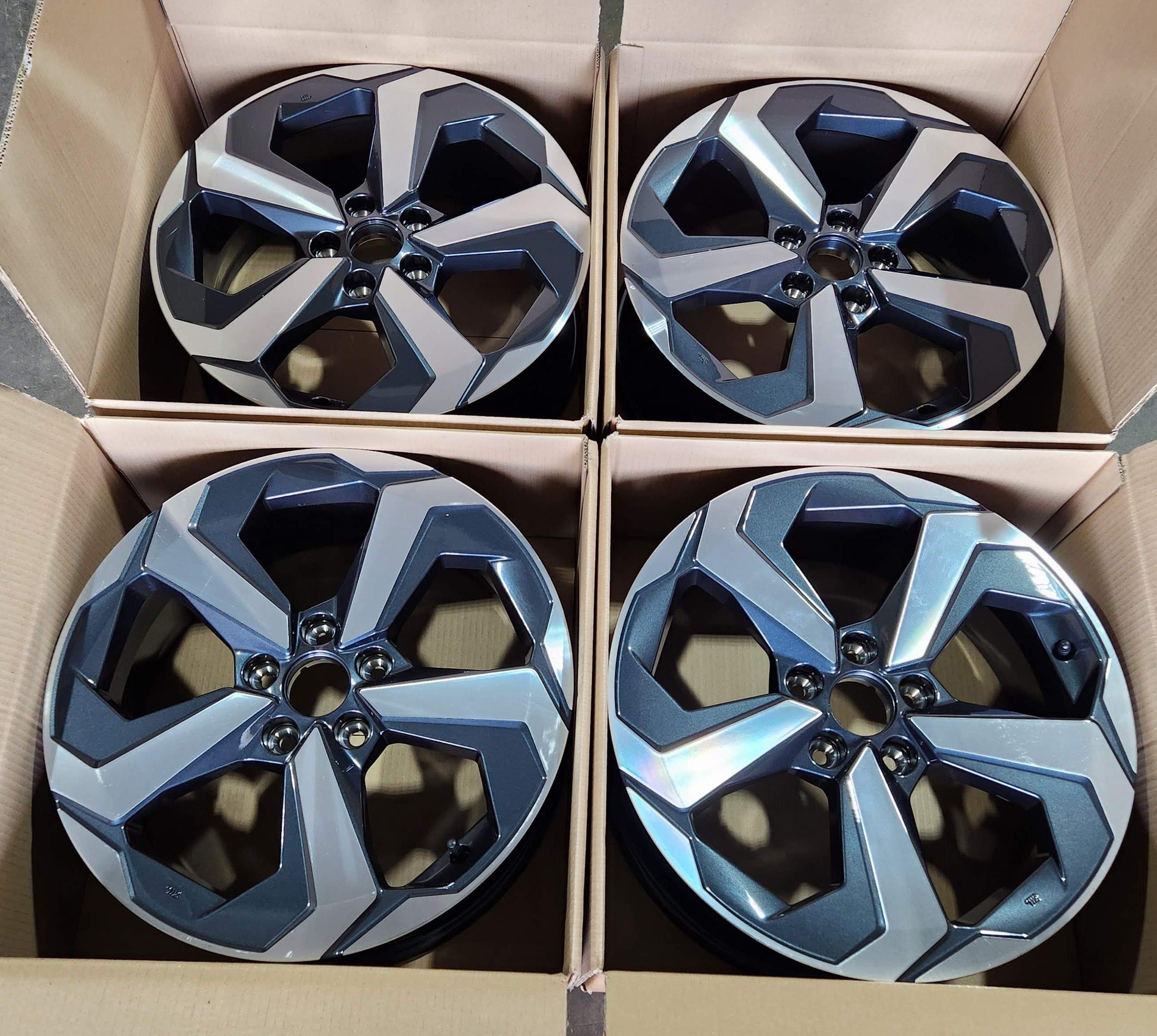 Nissan Qashqai 18’’ Alloy Wheels Diamond Cut And Grey Set Of 4 D03006Ua3A