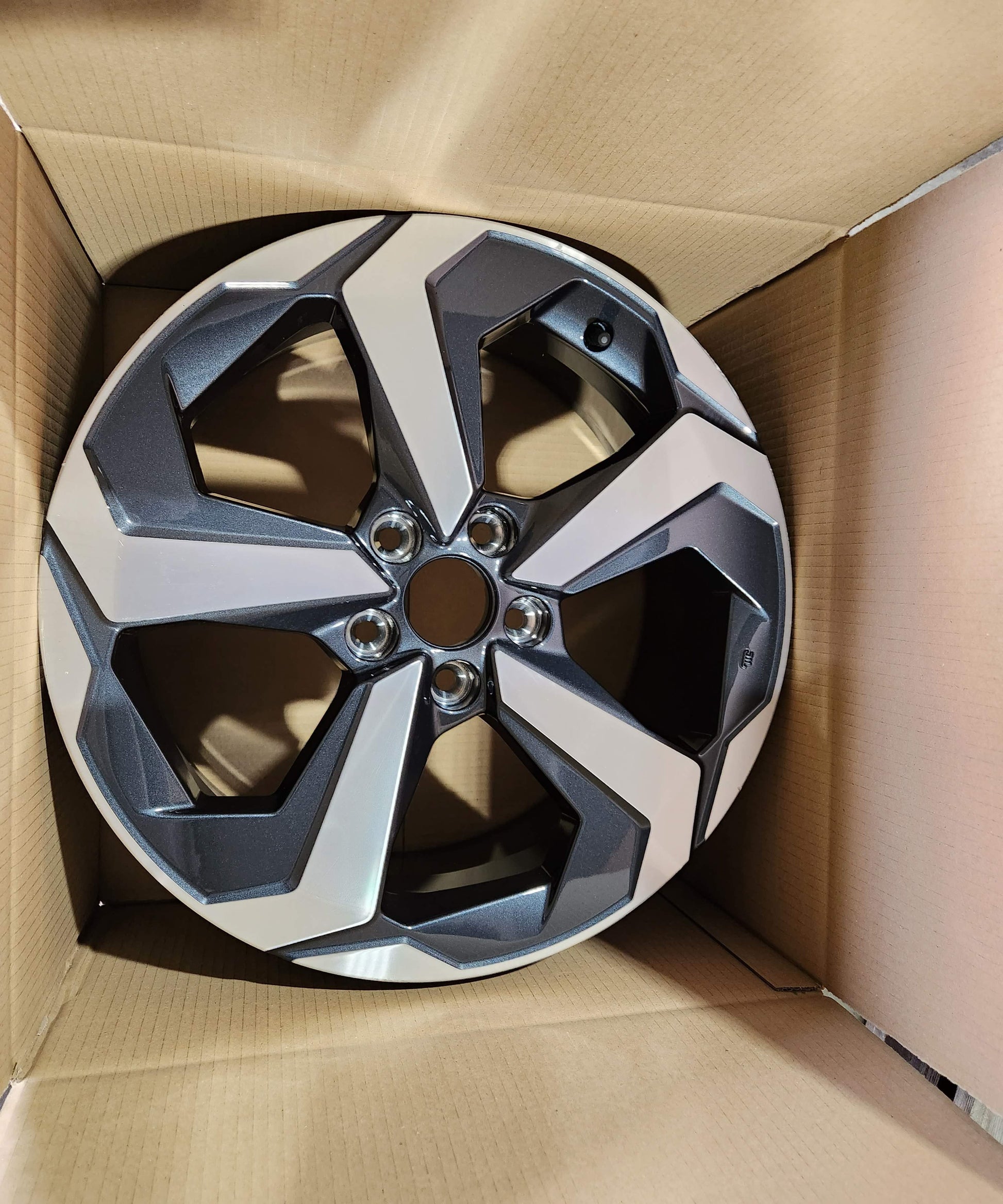 Nissan Qashqai 18’’ Alloy Wheels Diamond Cut And Grey Set Of 4 D03006Ua3A