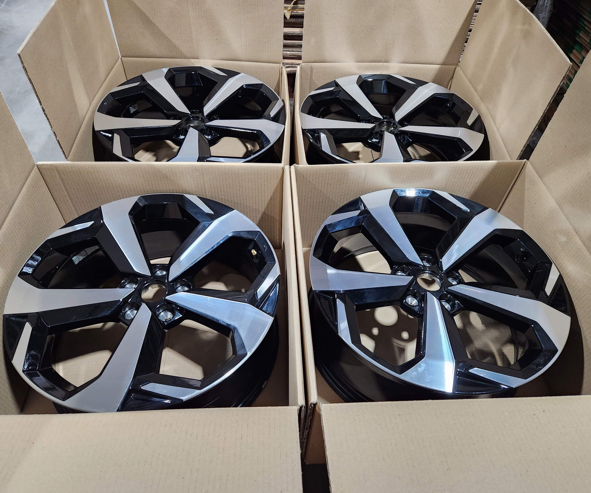 Nissan Juke 19’’ Alloy Wheels Diamond Cut And Gloss Black Set Of 4 6Pa3B