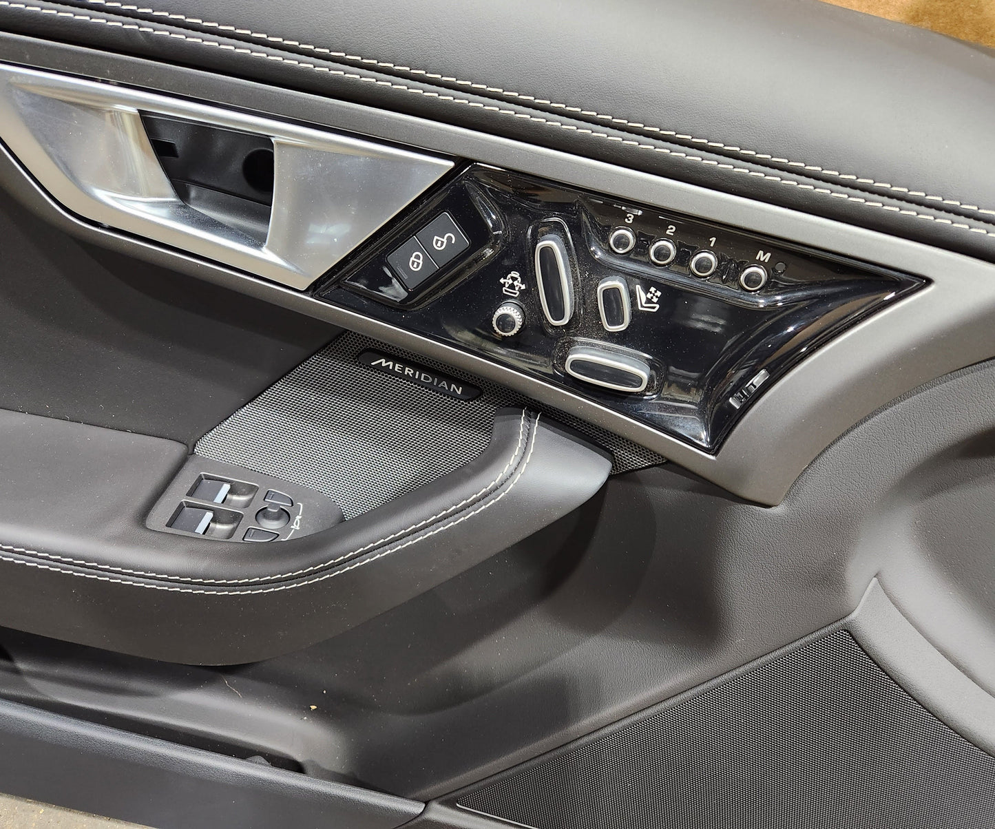Jaguar F Type Door Card Left Side Hand Drive Jet / Ivory Stitch Door-Card