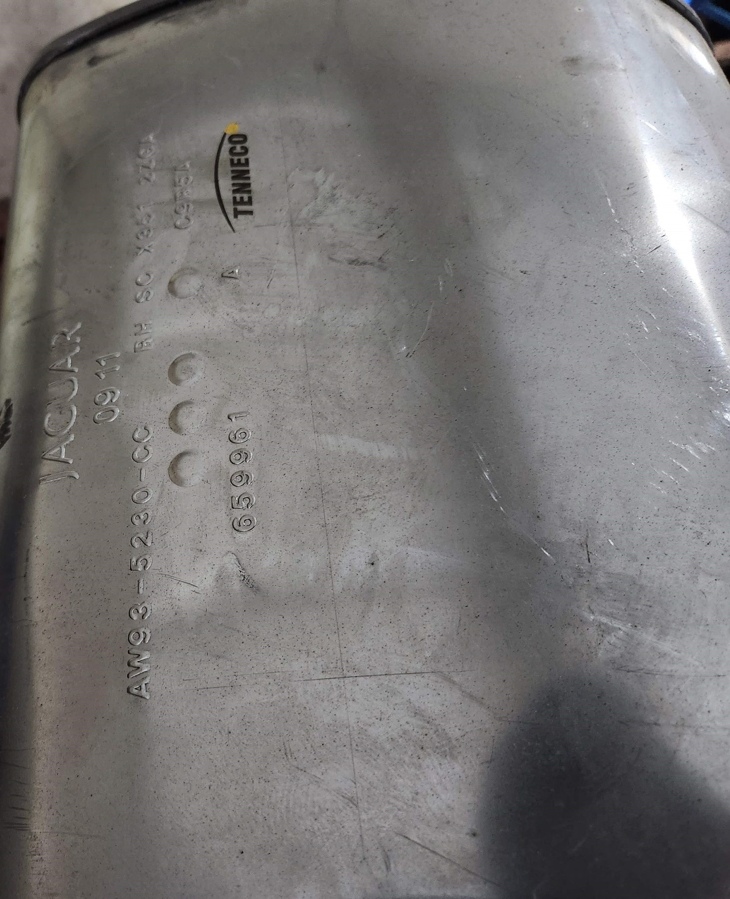 Jaguar Xj Exhaust Silencer 5.0 Right Hand C2D28416 Aw935230Cc