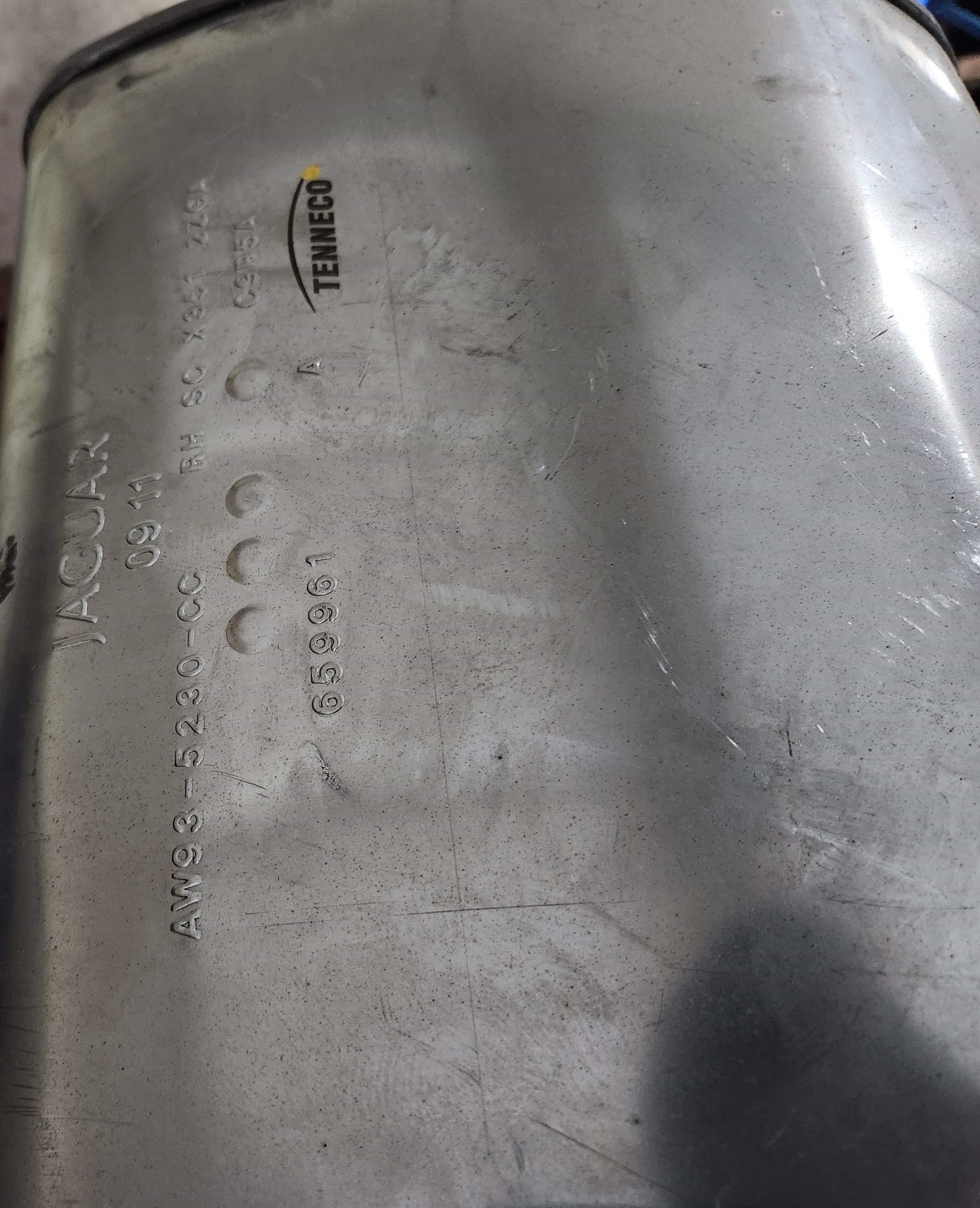 Jaguar Xj Exhaust Silencer 5.0 Right Hand C2D28416 Aw935230Cc