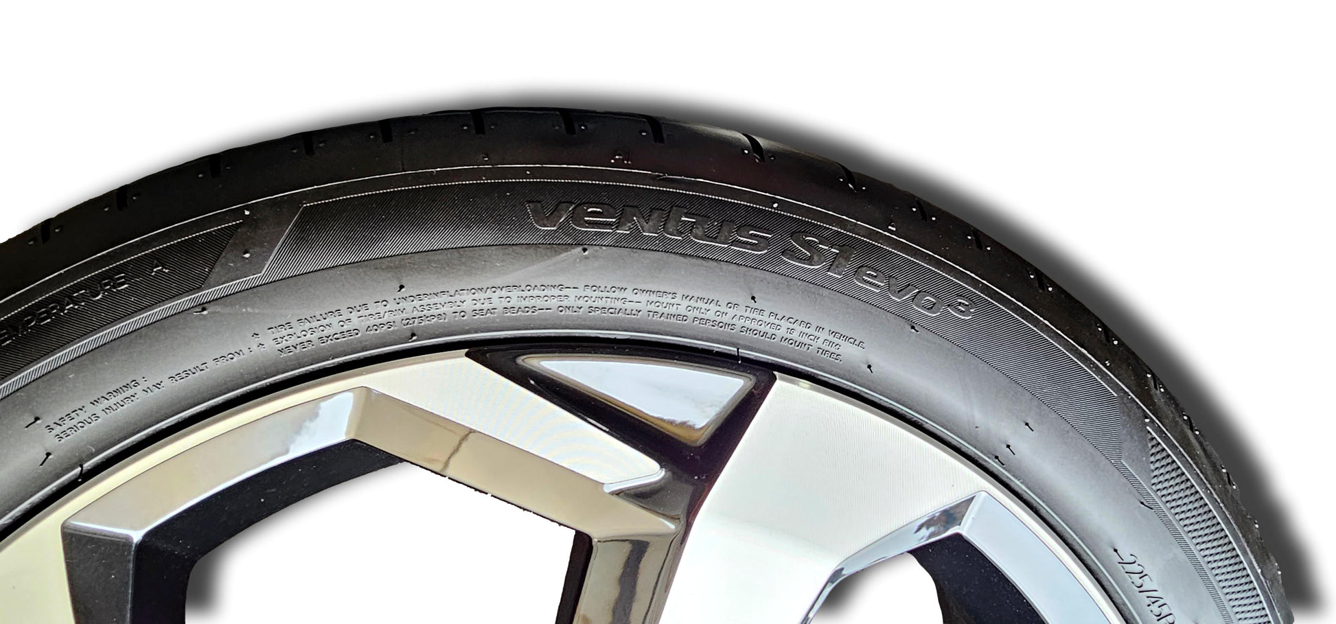 Nissan Juke Tekna 19’’ Alloy Wheel And Tyre Ideal Spare / Replacement 2019-22 403006Pa3A