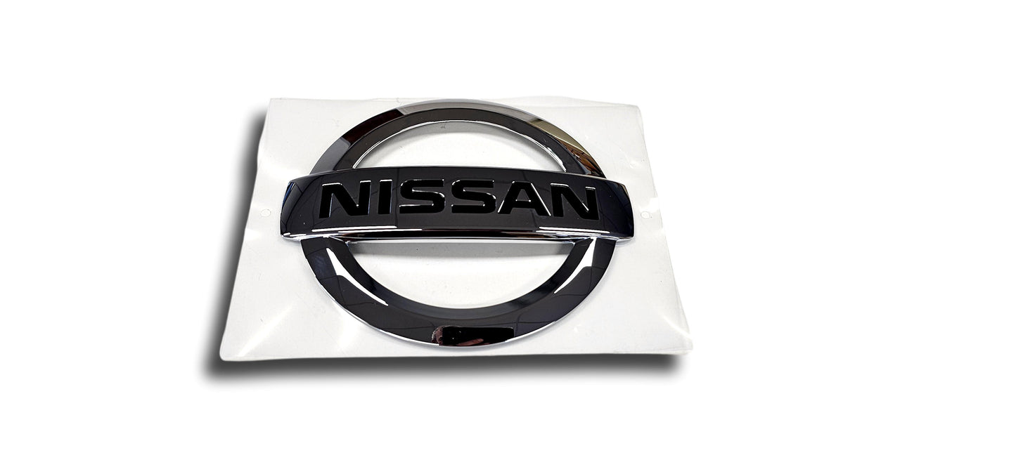 Insignia de rejilla delantera Nissan Qashqai nueva y genuina 62890 6UA0A 2014&gt;on