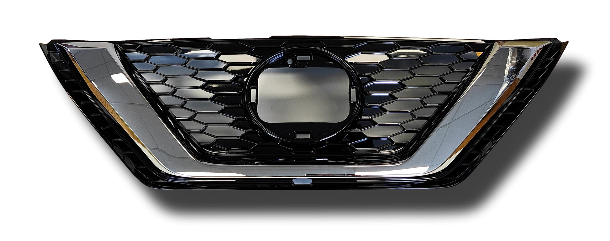 New Genuine Nissan Qashqai Front Bumper Grille Radar J11 62310Hv22A 2017-2021