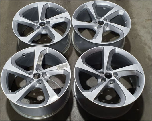 Jaguar F Pace 19" Fan 5 spoke Silver alloy Wheels Ideal for Winter tyres T4A3988 Jaguar Land Rover