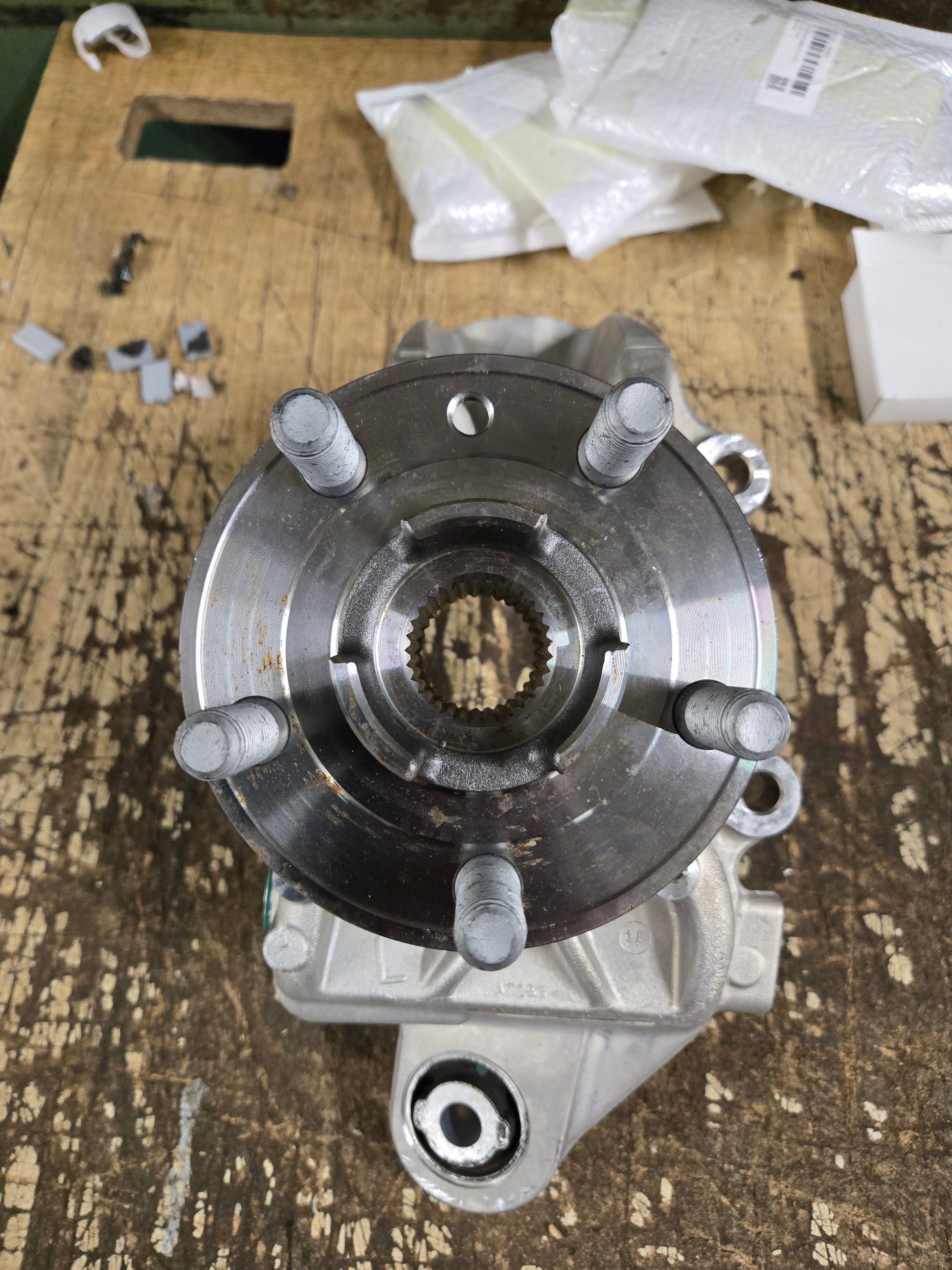 Range Rover Evoque Rear Knuckle And Hub Left Hand Lr068884 Lr024427 Ebay Motors Parts & Accessories