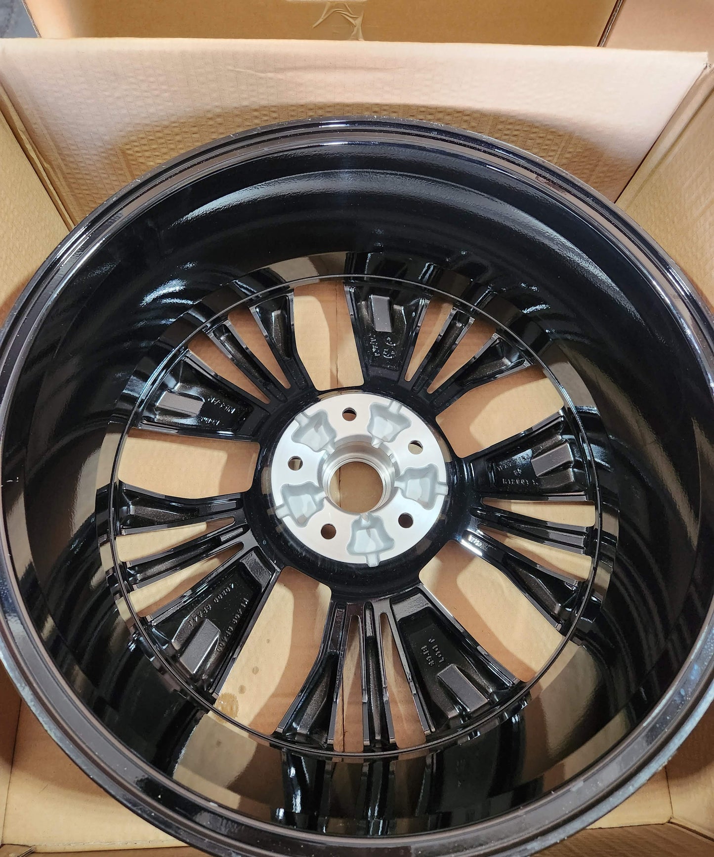 Nissan Juke 19" Akari Alloy Wheel diamond Cut Gloss Black 7.5J 35 KE4096P400
