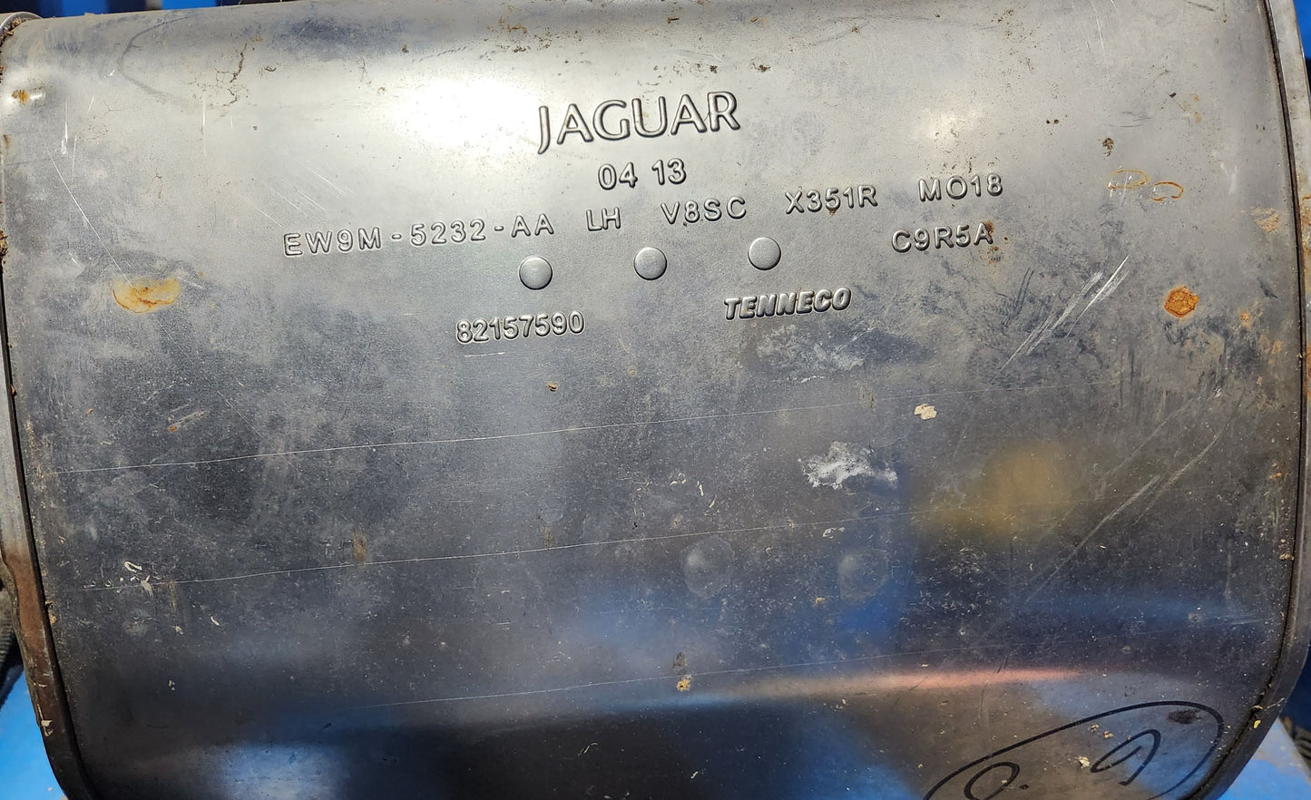Jaguar XJ Pot d'échappement actif gauche 3.0 / 5.0 C2D32169 EW9M5232AA 