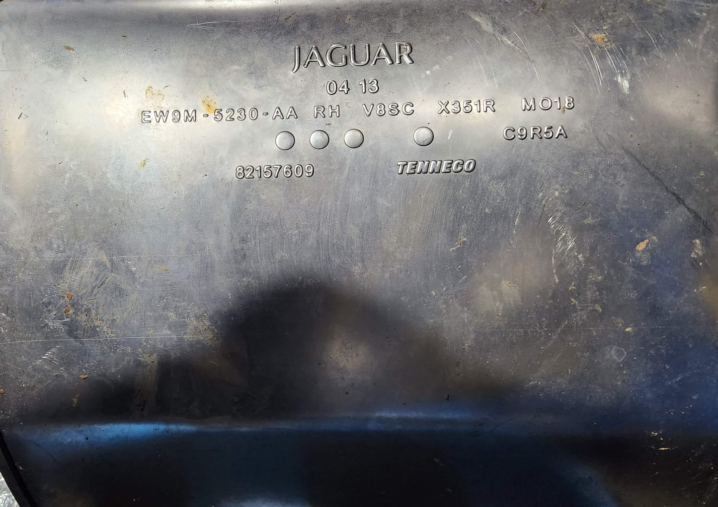 Jaguar XJ Pot d'échappement actif droitier 3.0 / 5.0 C2D32168 EW9M5230AA 