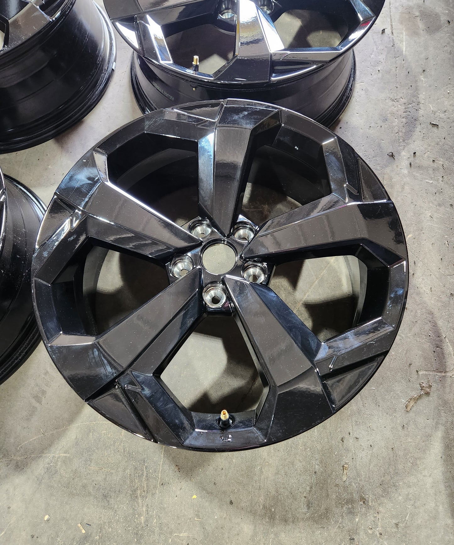 Nissan Juke 19" Alloy Wheel Gloss Black 7.5J 35 2021MY set of 4 6PA8B
