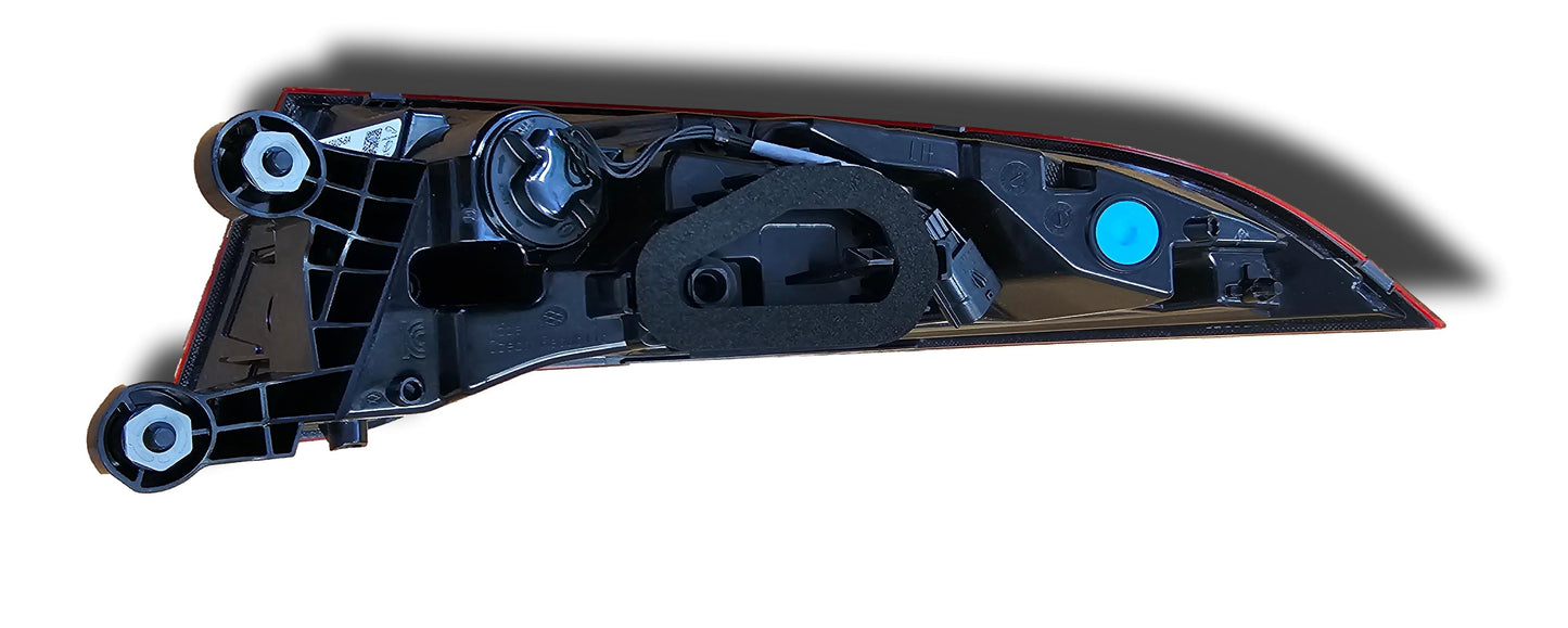 Jaguar XE Light posteriore LH Bodyside USA SOLO T4N25430 LX7313405BA (#19032023)